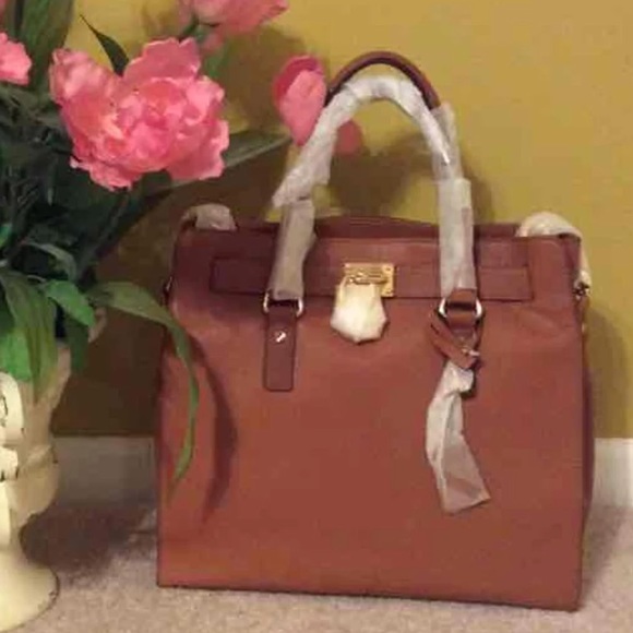 Micheal Kors Hamilton handbag - Picture 1 of 7